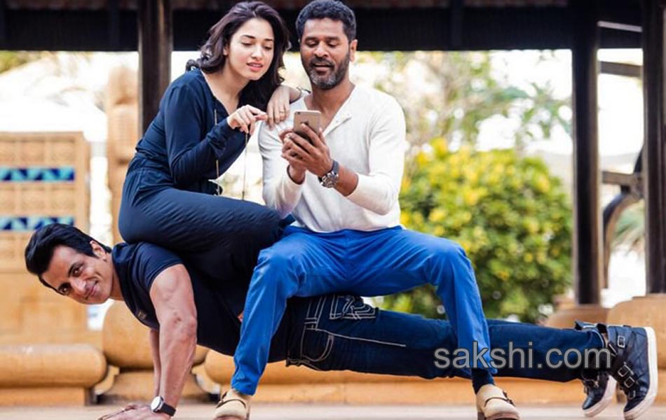 Abhinetri movie stills3