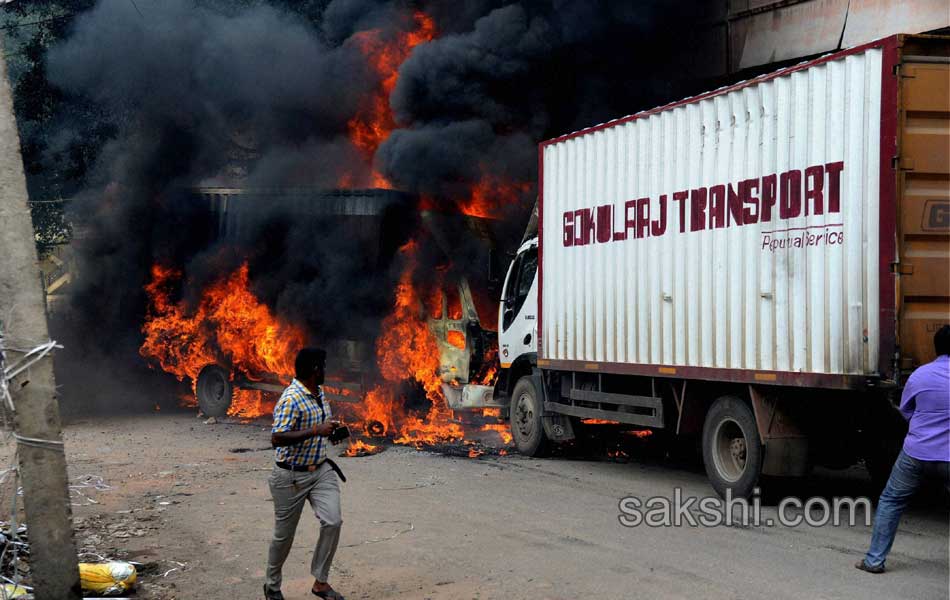 Cauvery burns Bengaluru Curfew in large parts 1 dead in police action - Sakshi8