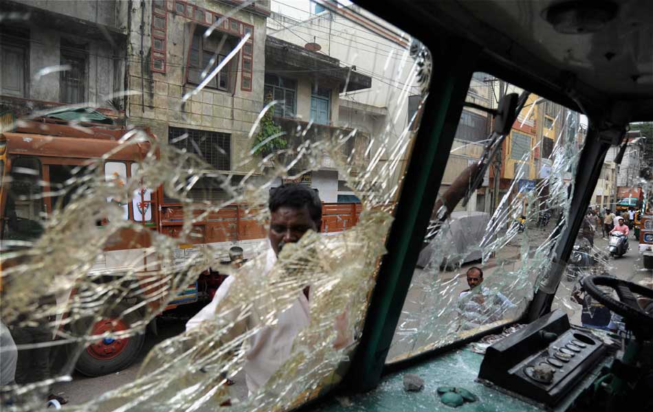 Cauvery burns Bengaluru Curfew in large parts 1 dead in police action - Sakshi9