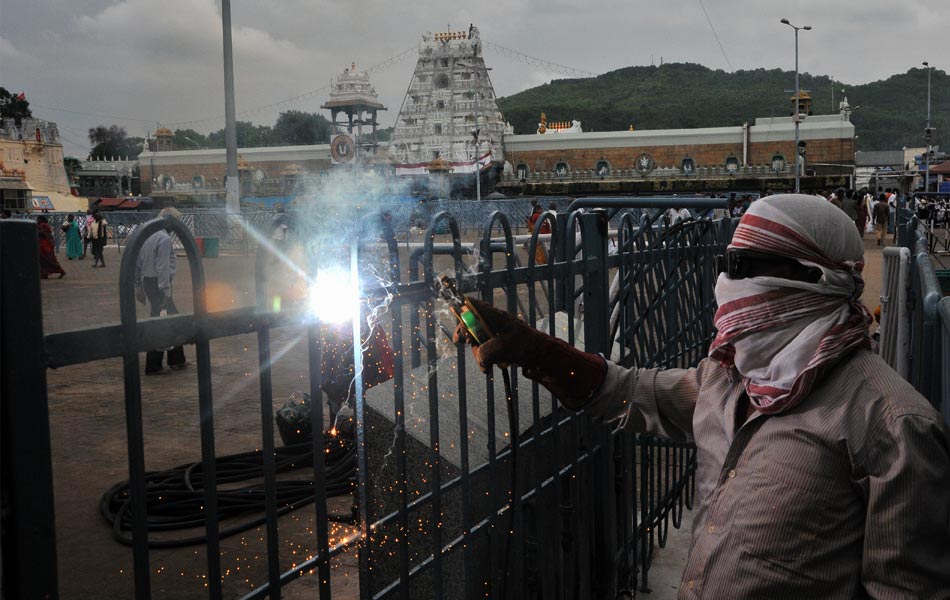 srivari navaratri bramhothsavala yerpatlu3