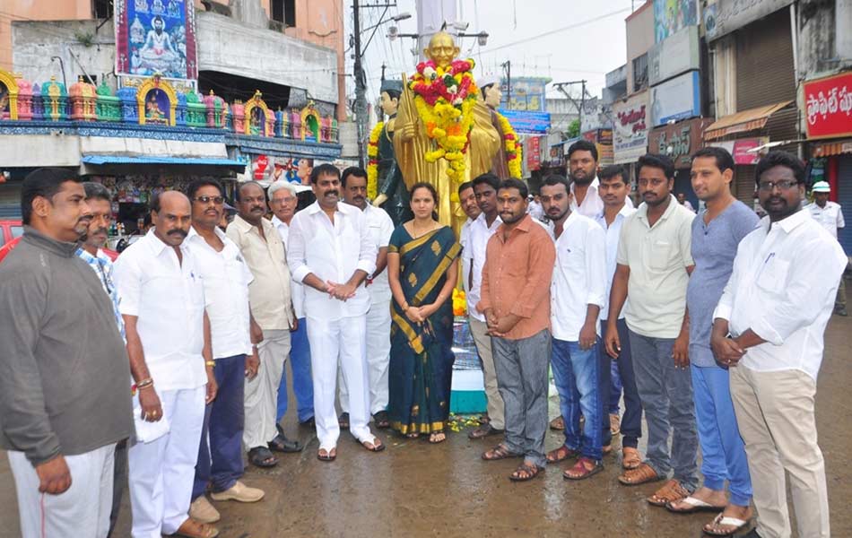 Tribute to Gandhi5