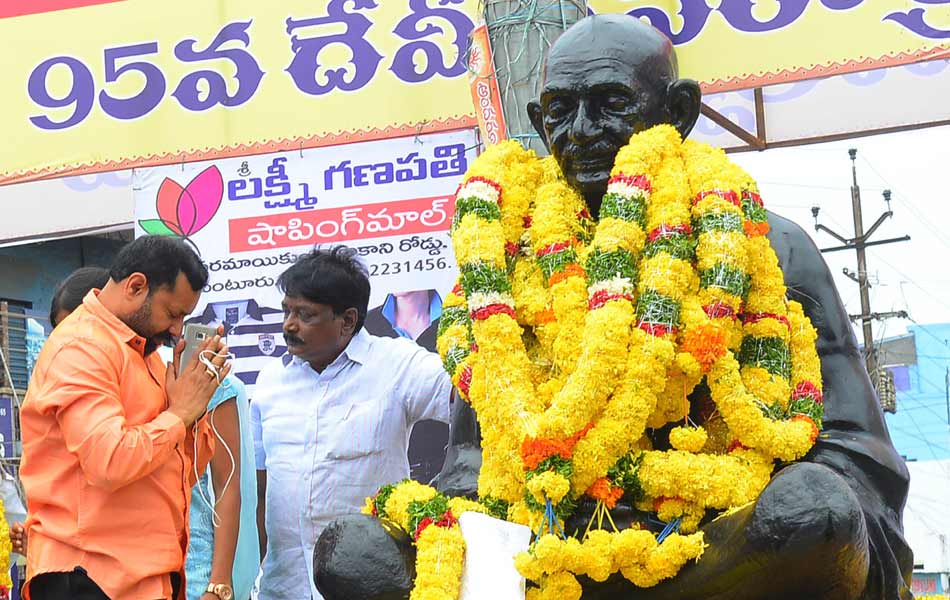 Tribute to Gandhi7