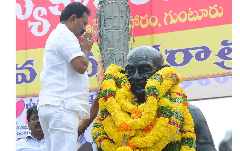 Tribute to Gandhi8