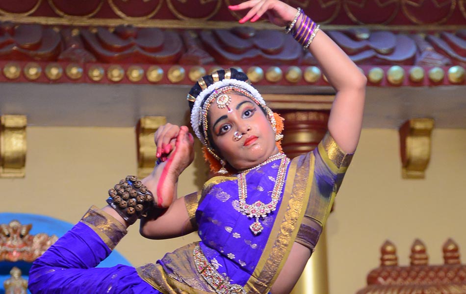 Classical dancers performances on the stage1