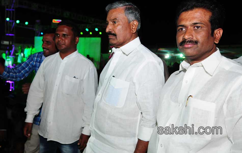 ys jagan mohan reddy attend desai tippareddy daughter marriage - Sakshi11