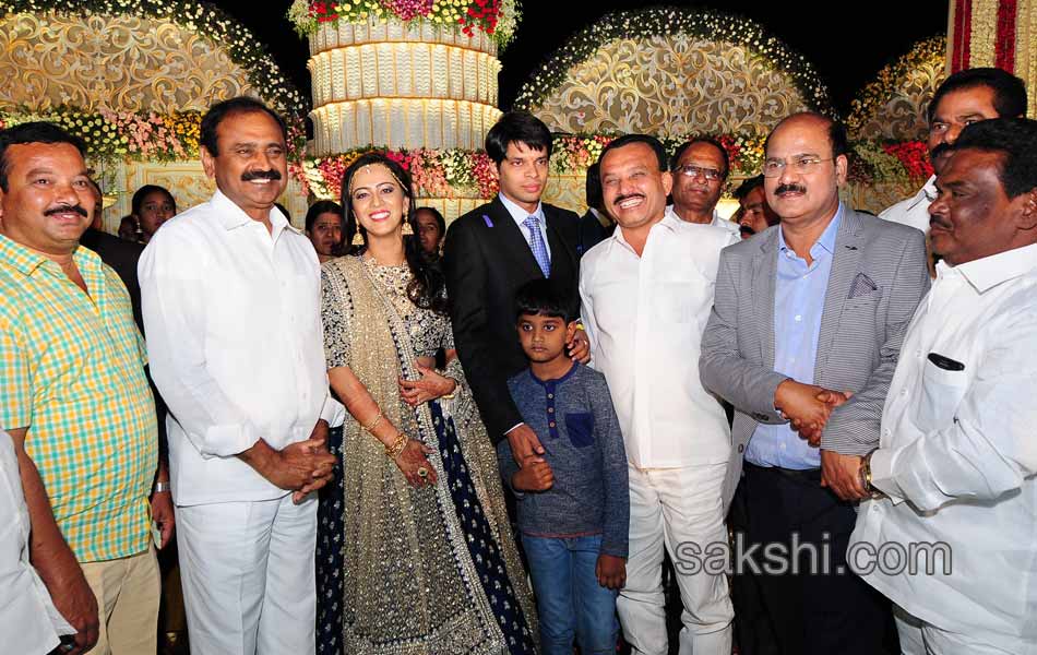 ys jagan mohan reddy attend desai tippareddy daughter marriage - Sakshi12