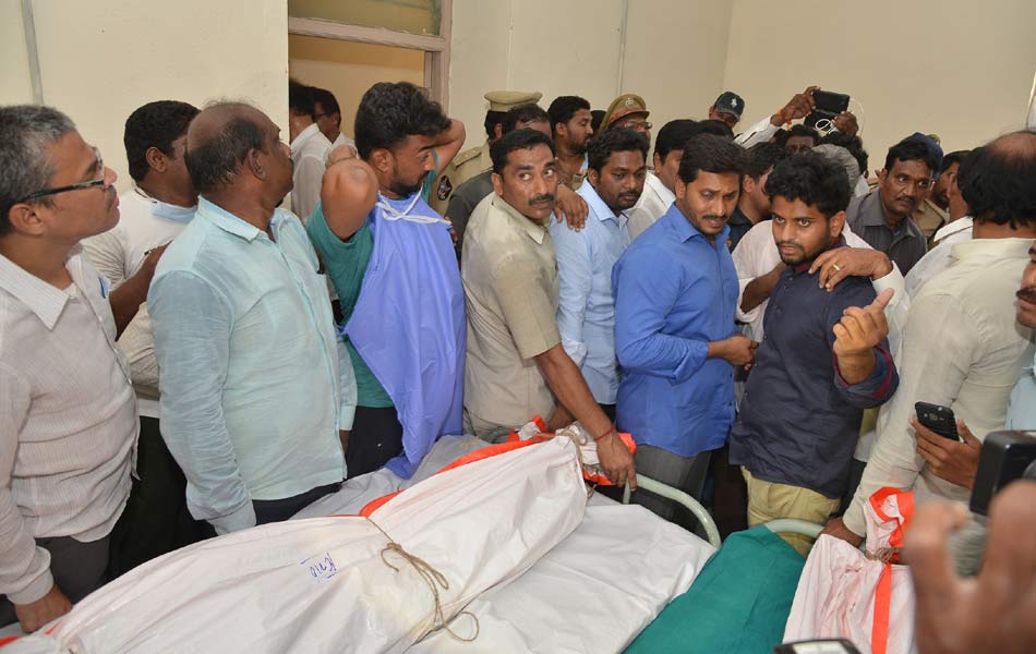 Travels authorities backed Chandrababu - Sakshi10