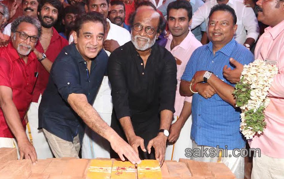 Rajinikantha and Kamal Haasan lay foundation stone for Nadigar sangam building - Sakshi7