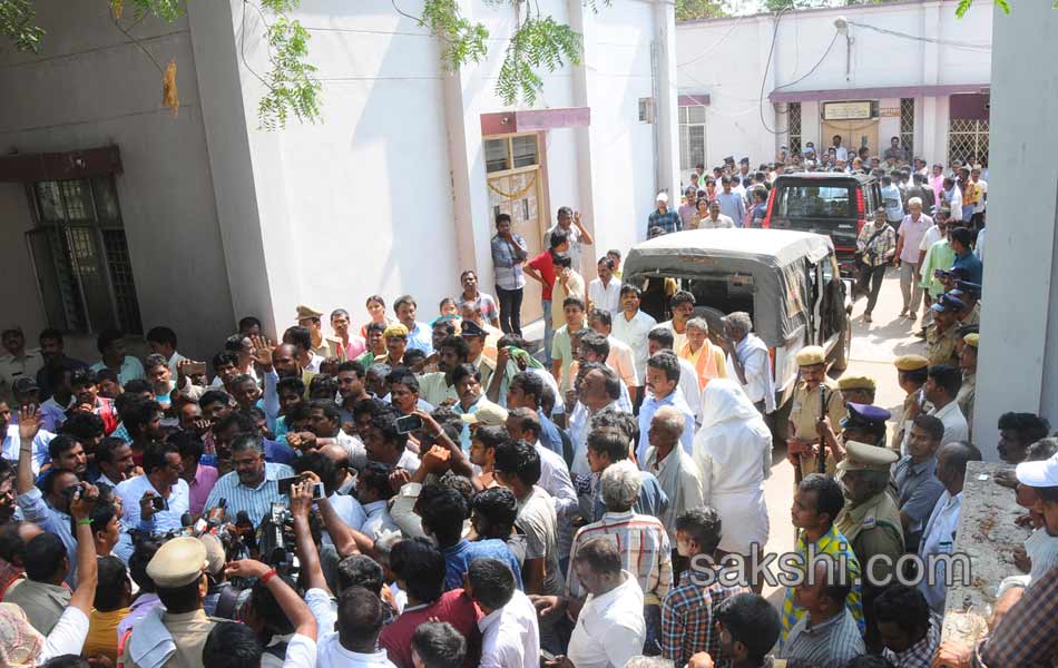 ysrcp leader cherukulapti narayana reddy murdered - Sakshi3
