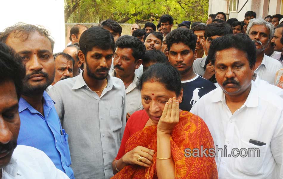 ysrcp leader cherukulapti narayana reddy murdered - Sakshi15