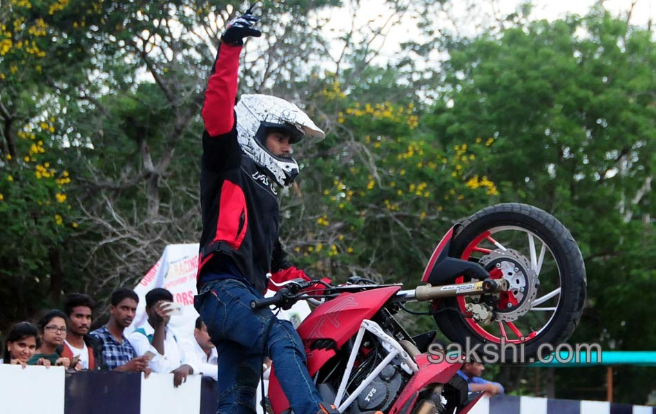 tvs bike stunts11