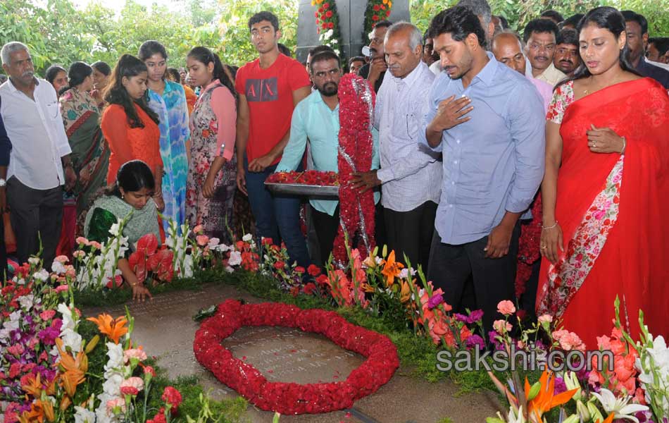 YS rajashekar reddy 8th death anniversary - Sakshi3