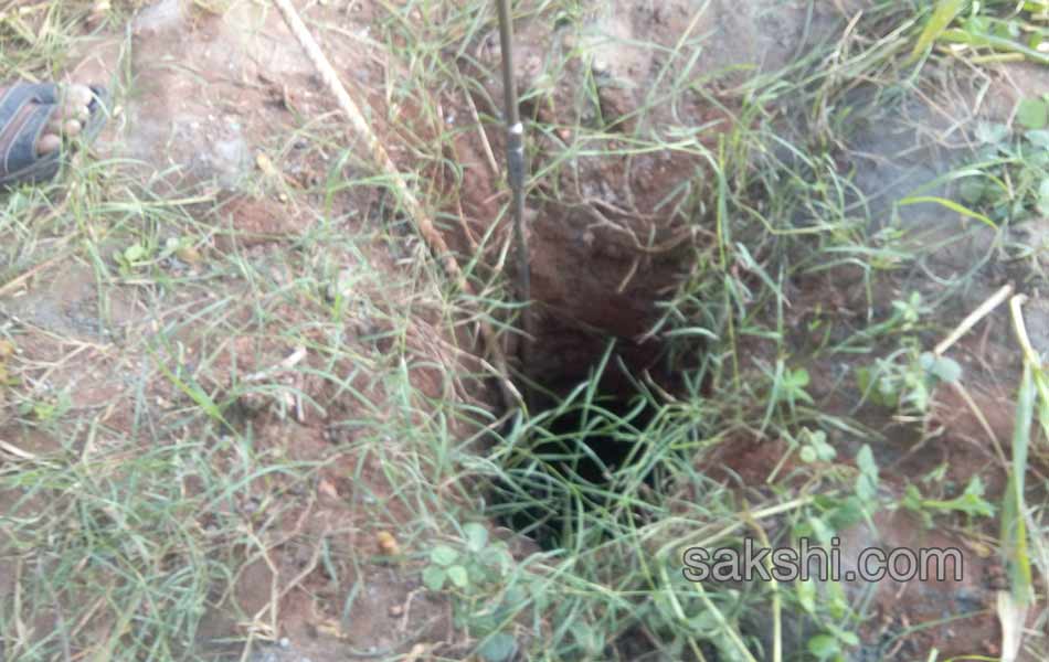 two year kid chandrashekar rescued from borewell - Sakshi2