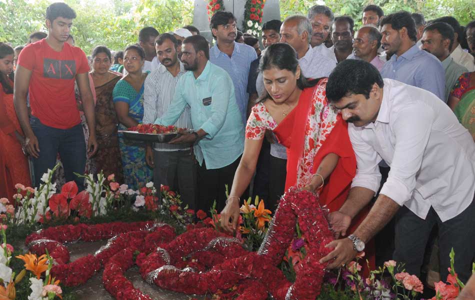 YS rajashekar reddy 8th death anniversary - Sakshi2
