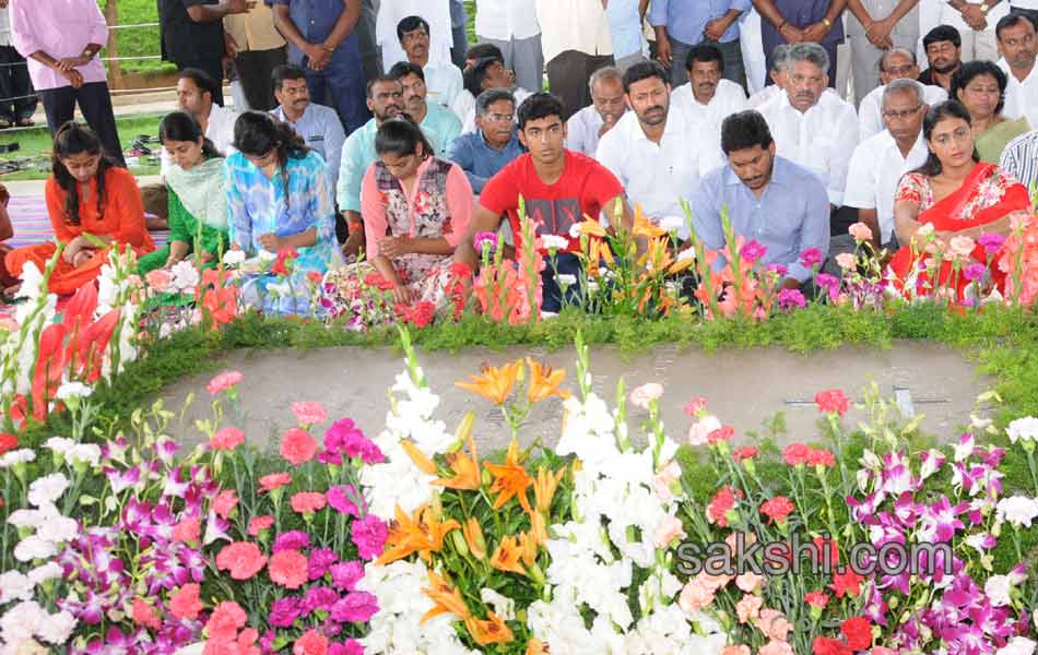 YS rajashekar reddy 8th death anniversary - Sakshi13