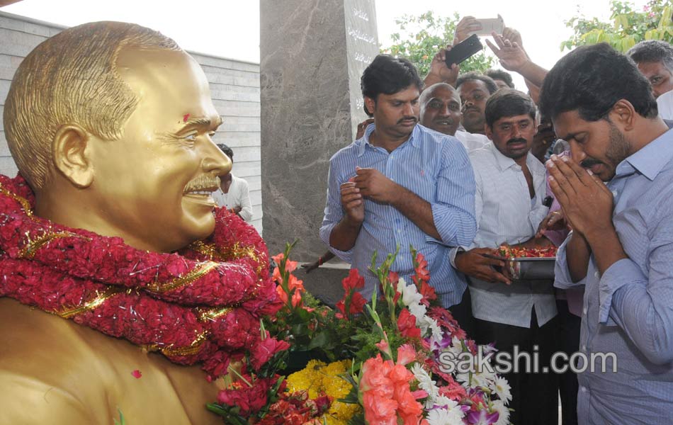 YS rajashekar reddy 8th death anniversary - Sakshi16