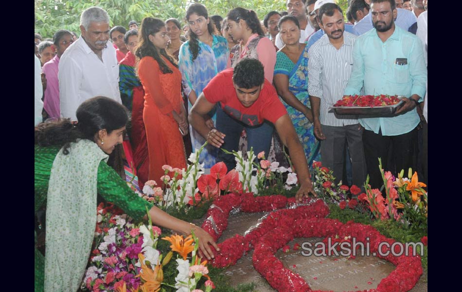 YS rajashekar reddy 8th death anniversary - Sakshi17
