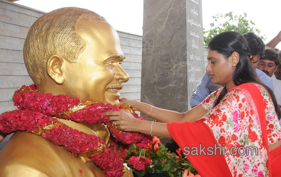 YS rajashekar reddy 8th death anniversary - Sakshi4