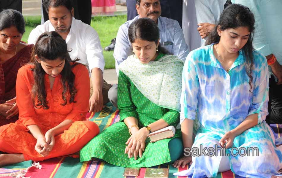 YS rajashekar reddy 8th death anniversary - Sakshi5