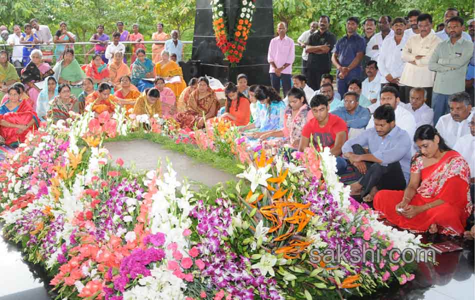 YS rajashekar reddy 8th death anniversary - Sakshi6