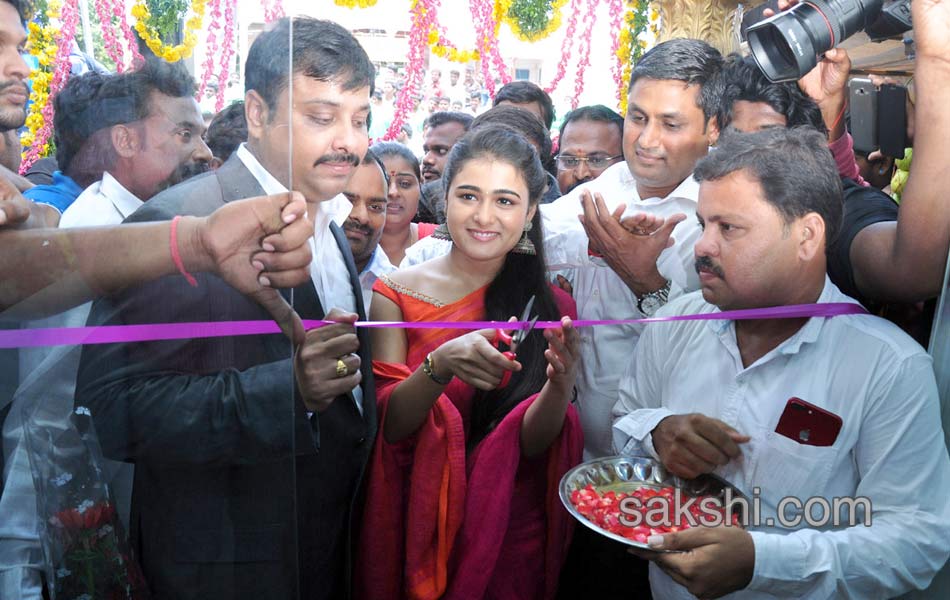 Shalini Pandey Inaugurates Cell Point In Nellore7