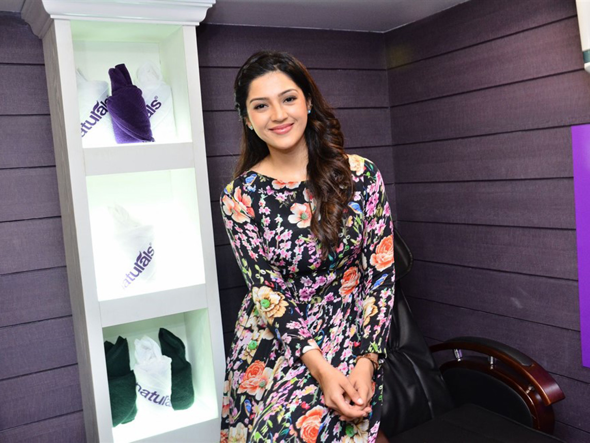 Tollywood Actress Mehreen Pirzada Inaugurates Naturals Beauty Salon at Sanath Nagar Hyderabad - Sakshi5