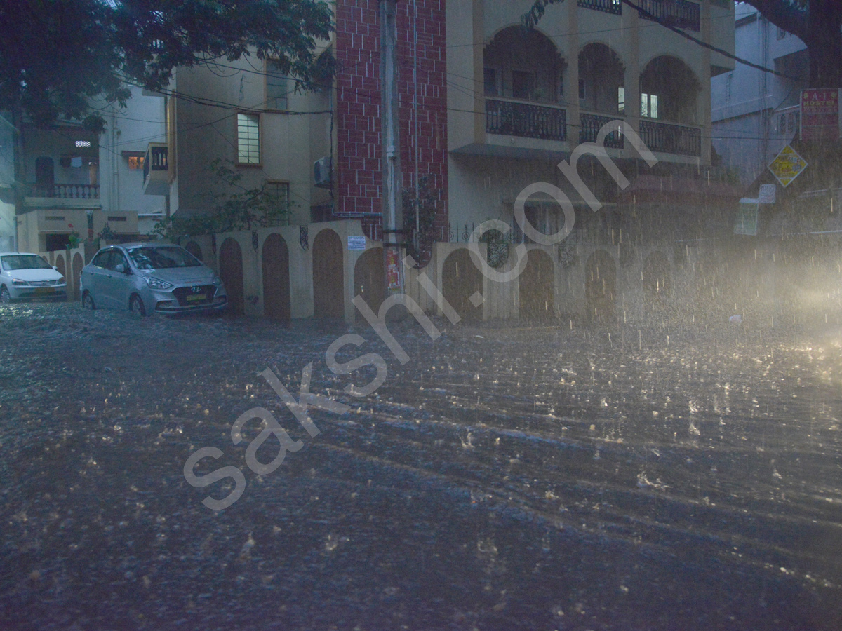 heavy rain lashes Hyderabad 1