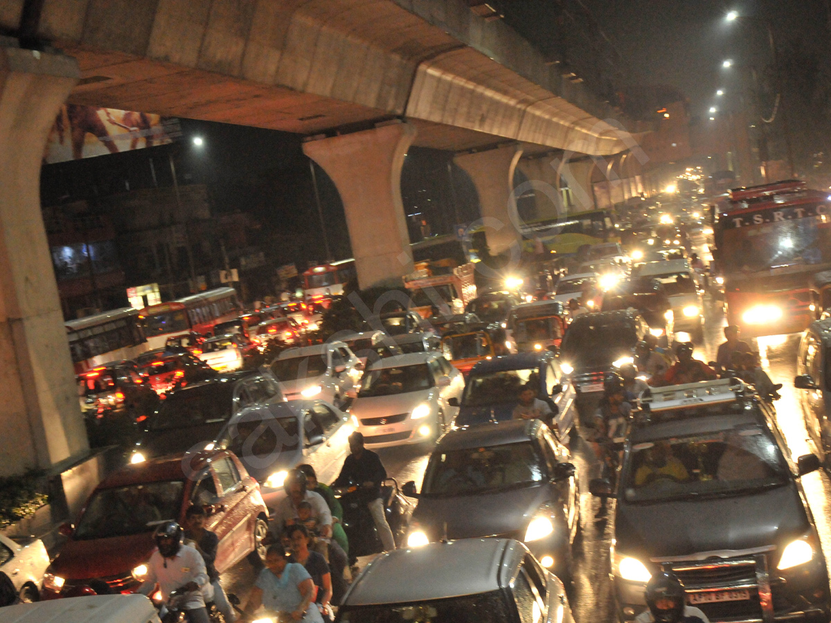 heavy rain lashes Hyderabad 5