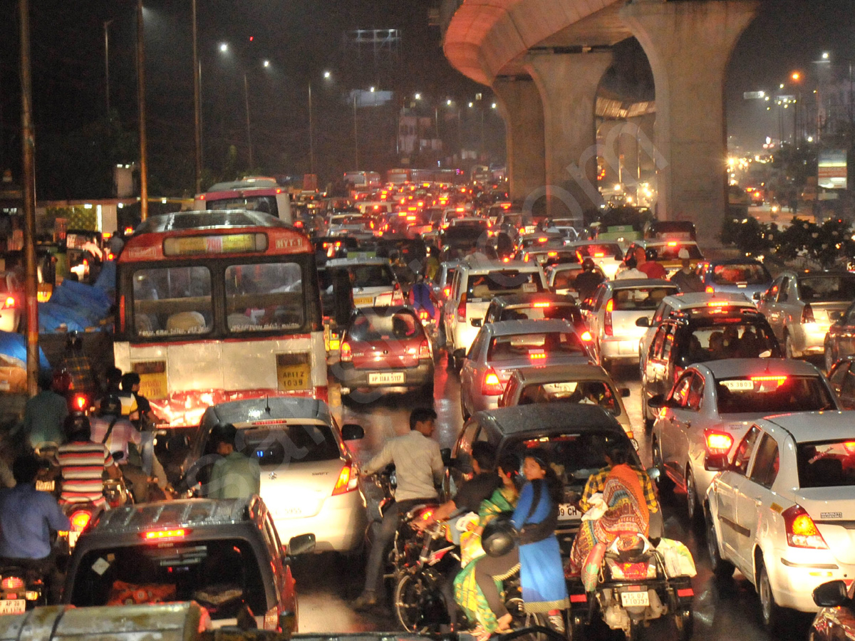 heavy rain lashes Hyderabad 6