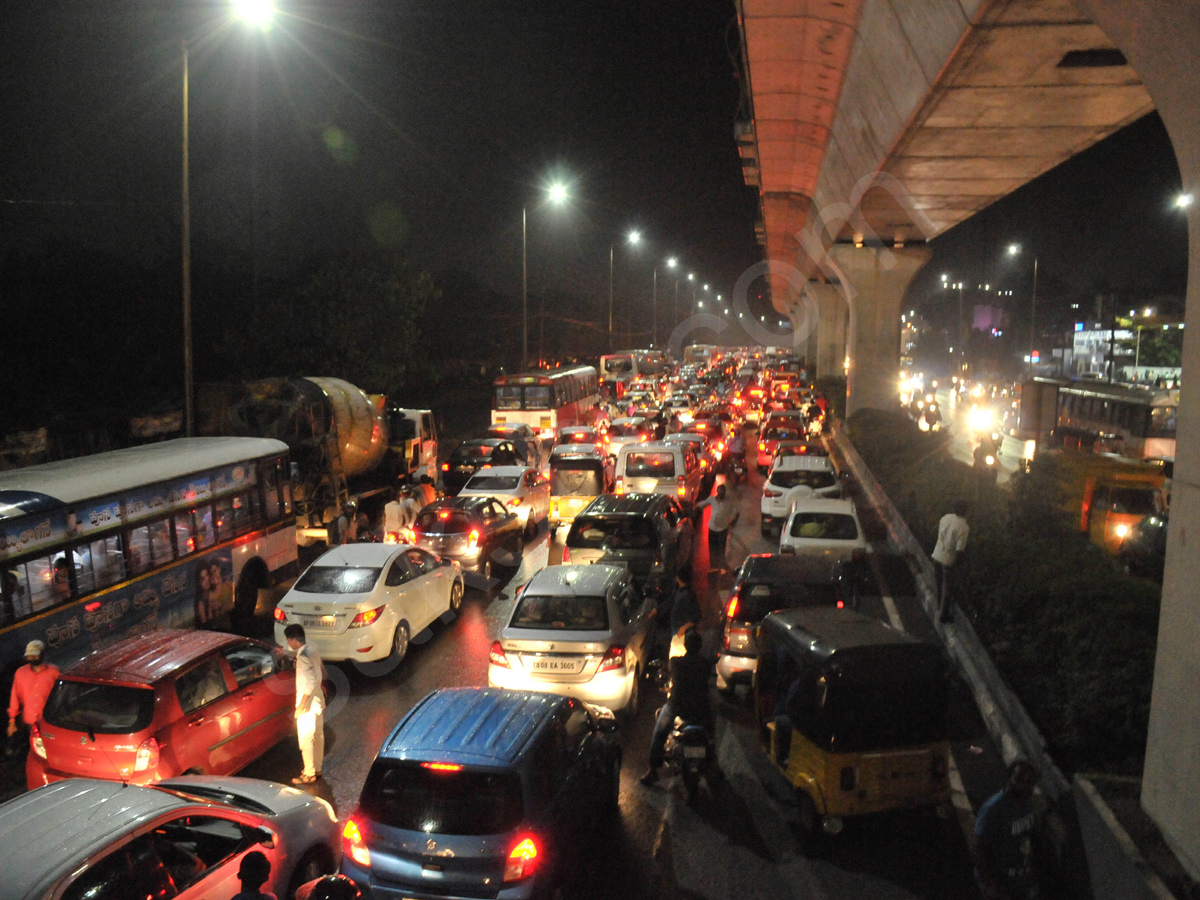 heavy rain lashes Hyderabad 7