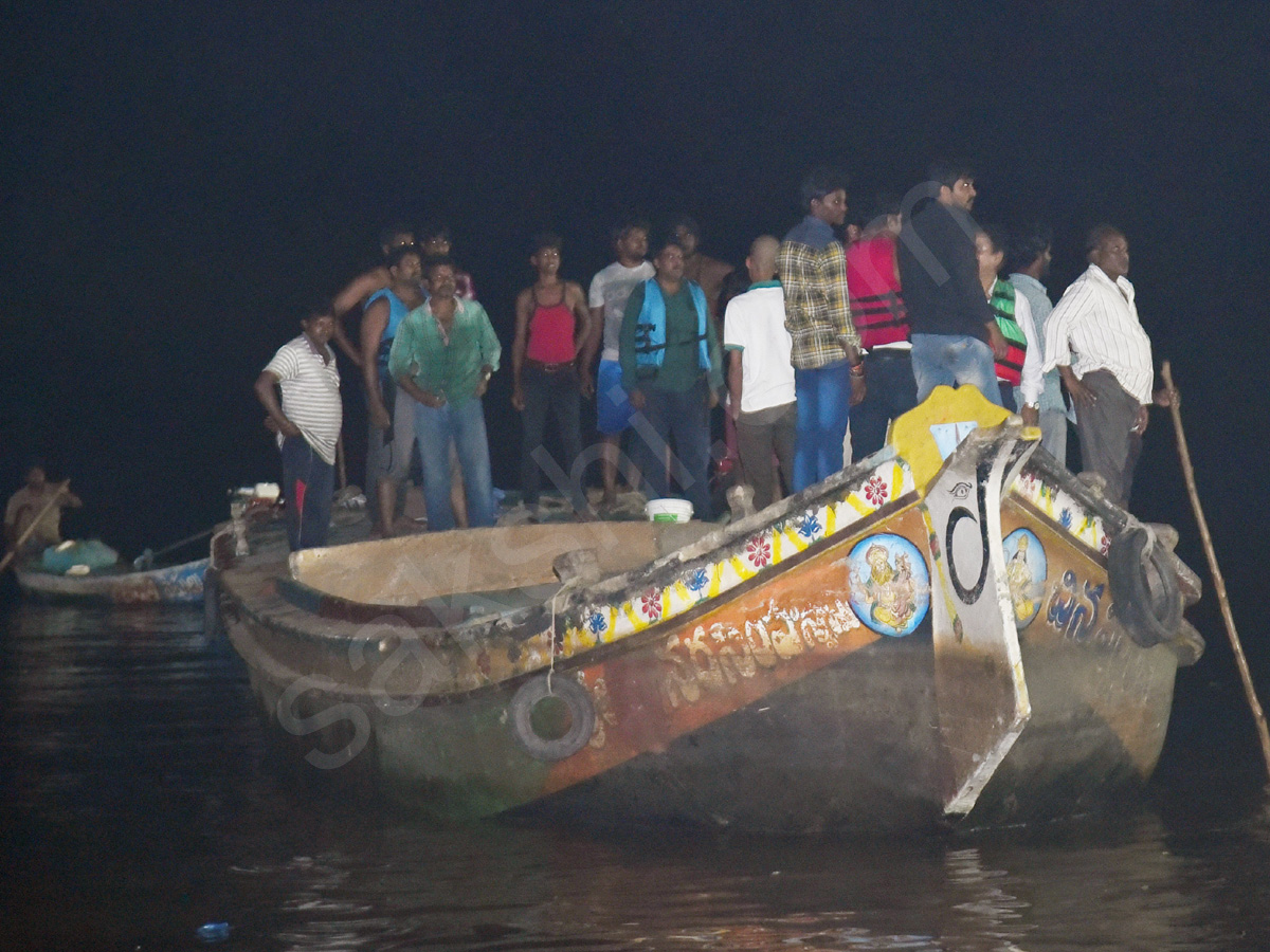 Tourist Boat Capsizes in Krishna River - Sakshi23
