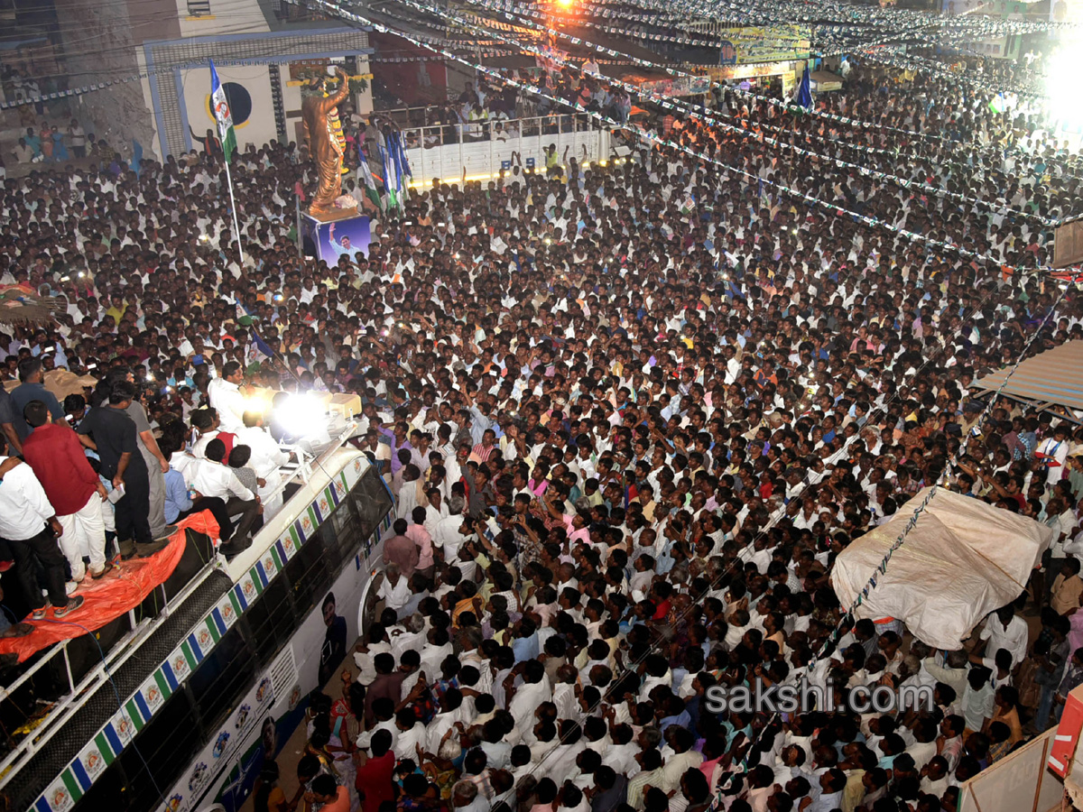 Ys Jagan PrajaSankalpaYatra Ends in Duvvur - Sakshi7