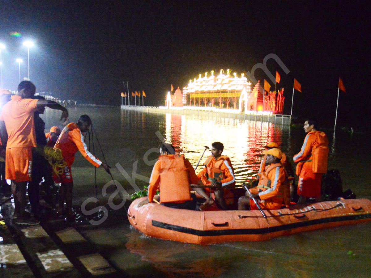 vijayawada boat turns over krishna river - Sakshi16