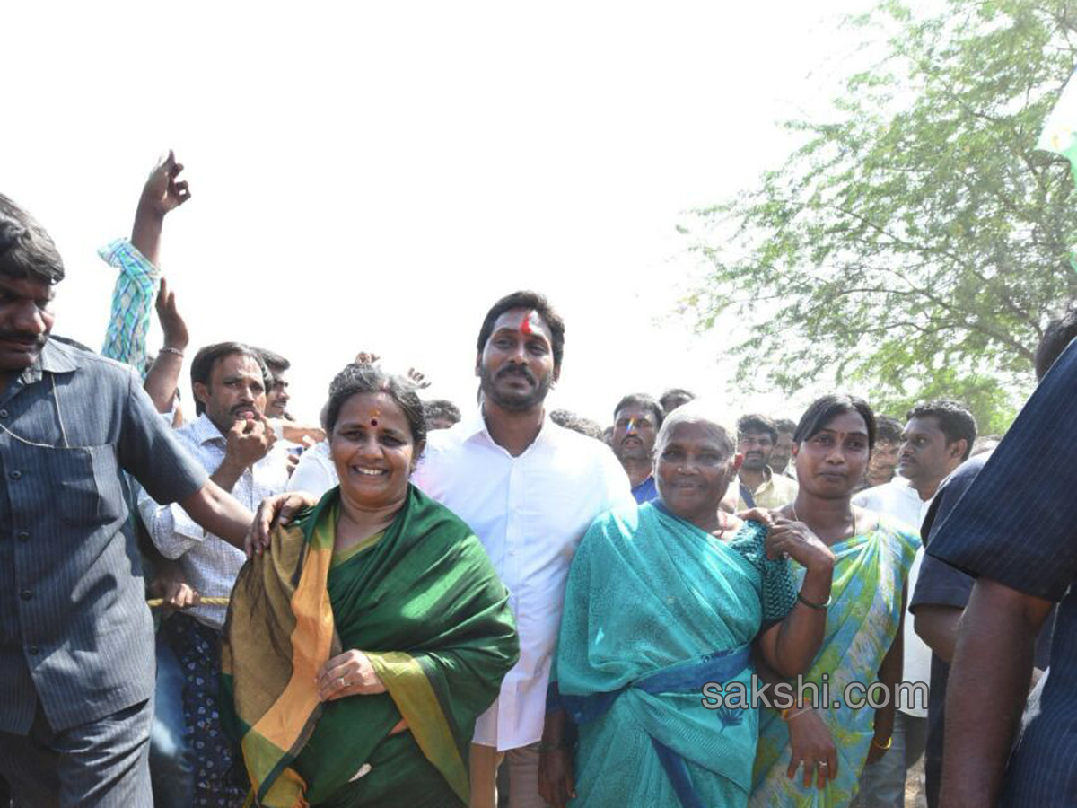 ninth day prajasankalapa yatra - Sakshi42