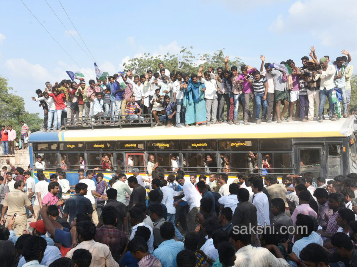 ys jagan mohan reddy prajasankalpayatra completes 14th day - Sakshi - Sakshi3