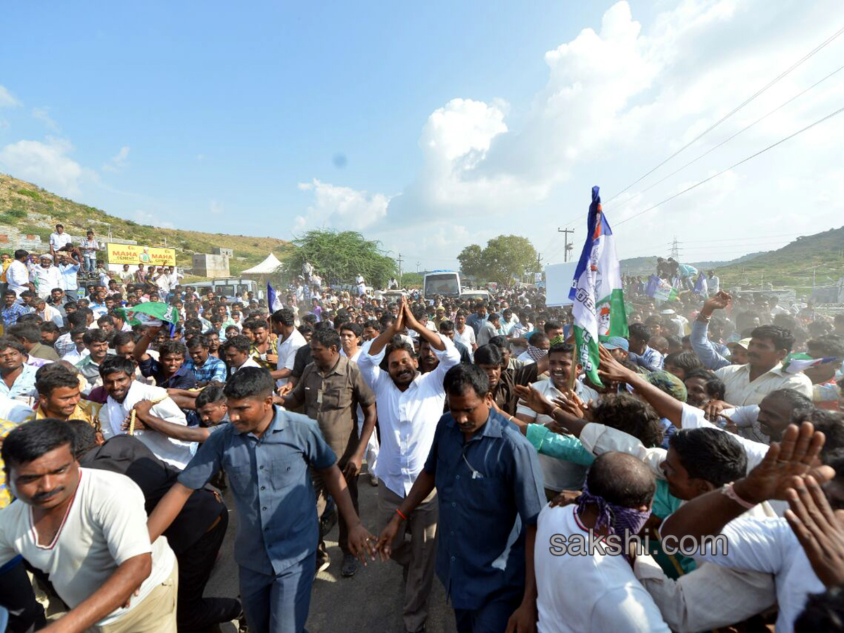 ys jagan mohan reddy prajasankalpayatra completes 14th day - Sakshi - Sakshi12
