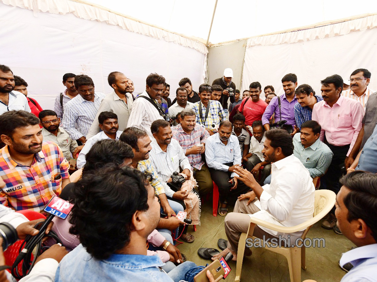 ys jagan mohan reddy prajasankalpayatra completes 14th day - Sakshi - Sakshi17