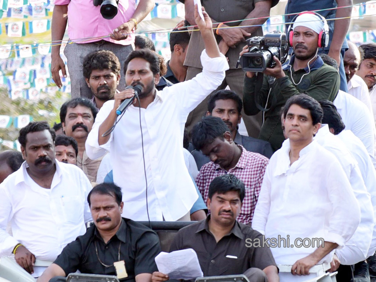 ys jagan mohan reddy prajasankalpayatra completes 14th day - Sakshi - Sakshi11