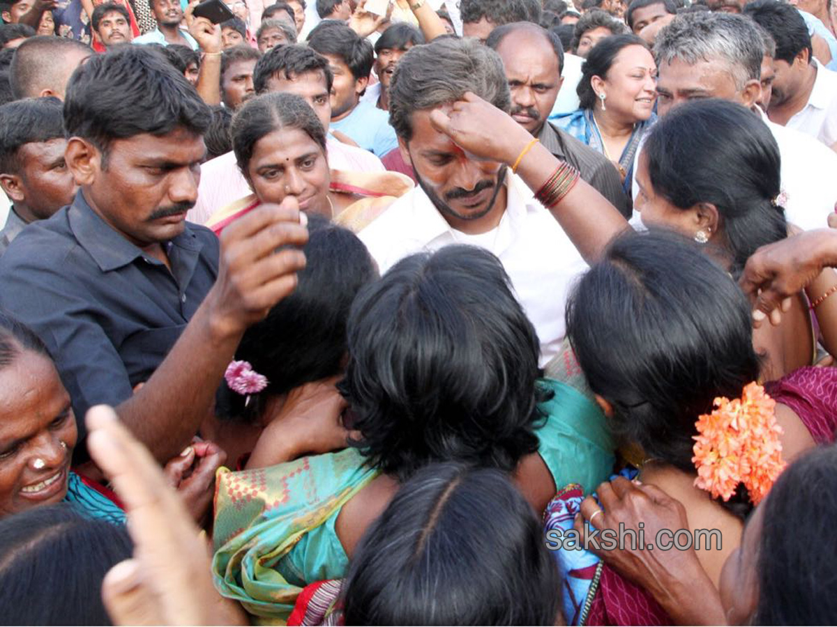 ys jagan mohan reddy prajasankalpayatra finish 16th day - Sakshi9