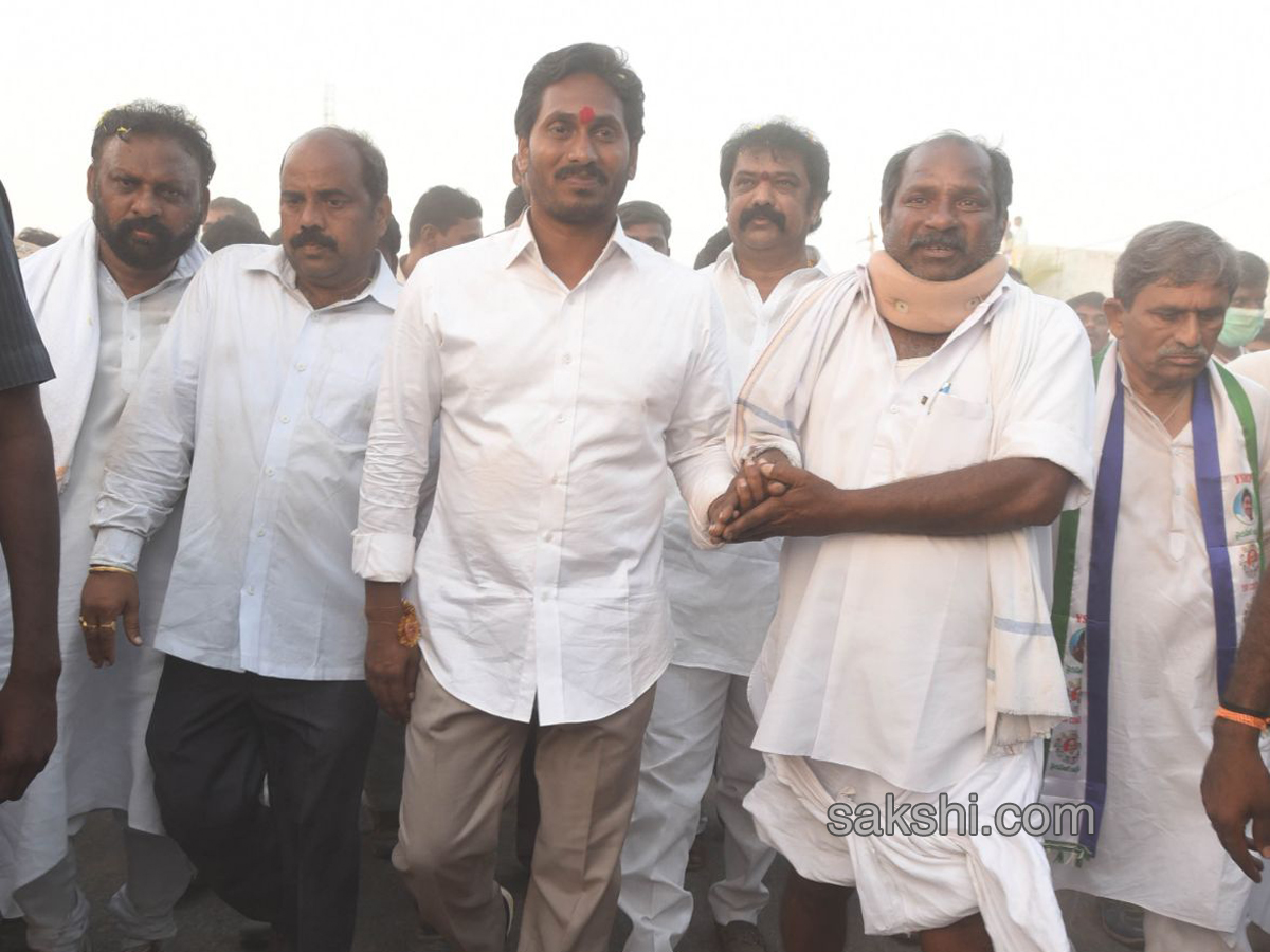 PrajaSankalpaYatra completes 300 km - Sakshi17