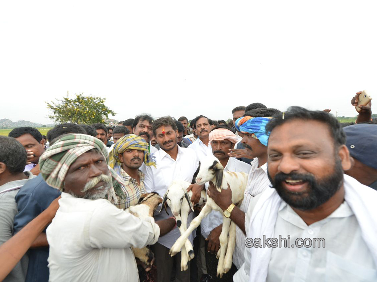 ys jagan prajasankalpayatra day 22 end - Sakshi3