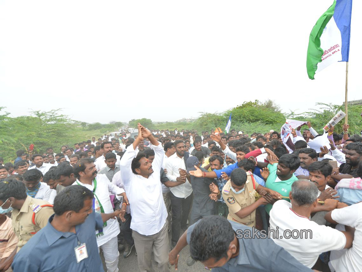 ys jagan prajasankalpayatra day 22 end - Sakshi4