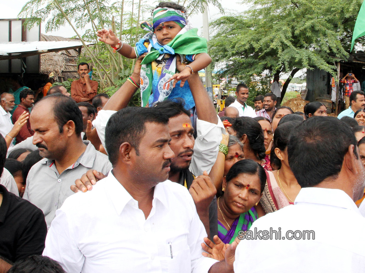 ys jagan starts praja sankalpa yatra second day - Sakshi10