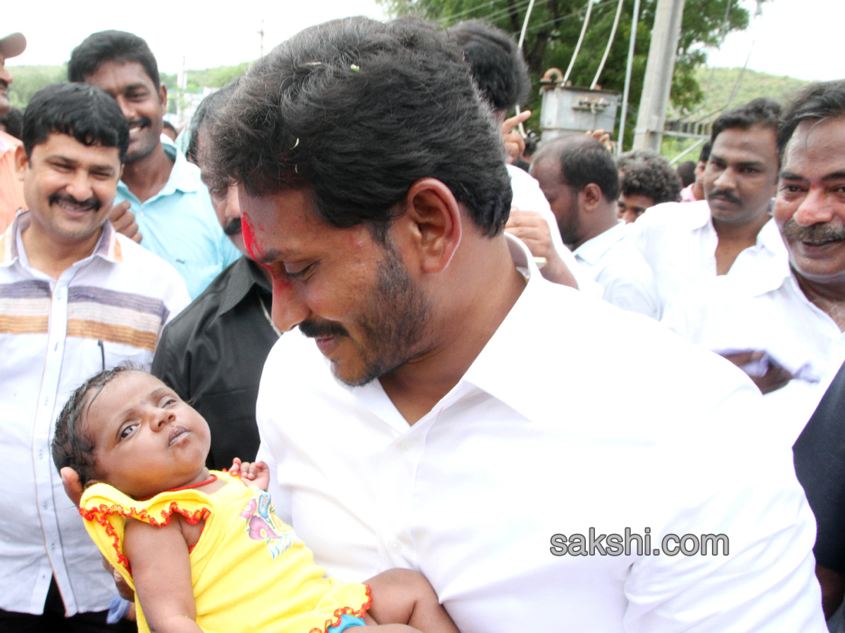 ys jagan starts praja sankalpa yatra second day - Sakshi11