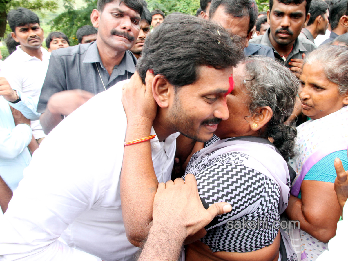 ys jagan starts praja sankalpa yatra second day - Sakshi12