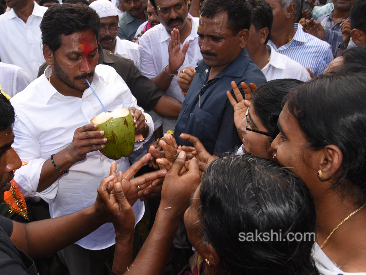 ys jagan starts praja sankalpa yatra second day - Sakshi35