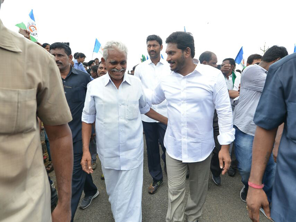 ys jagan starts praja sankalpa yatra second day - Sakshi5