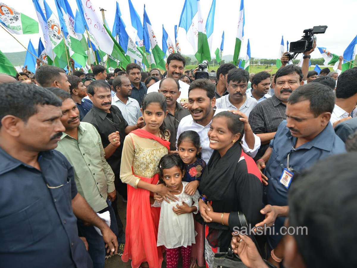 ys jagan starts praja sankalpa yatra second day - Sakshi8
