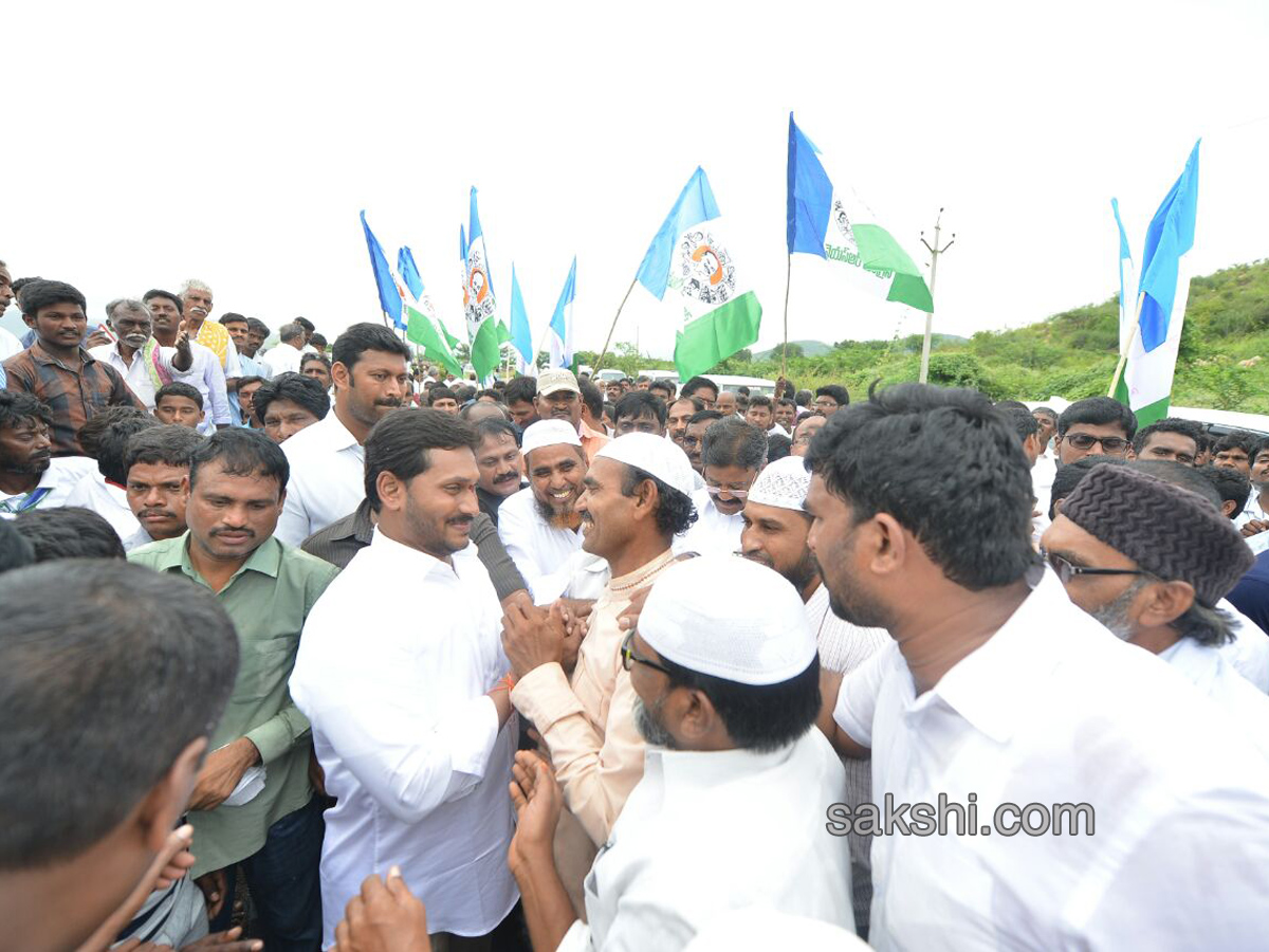 ys jagan starts praja sankalpa yatra second day - Sakshi4