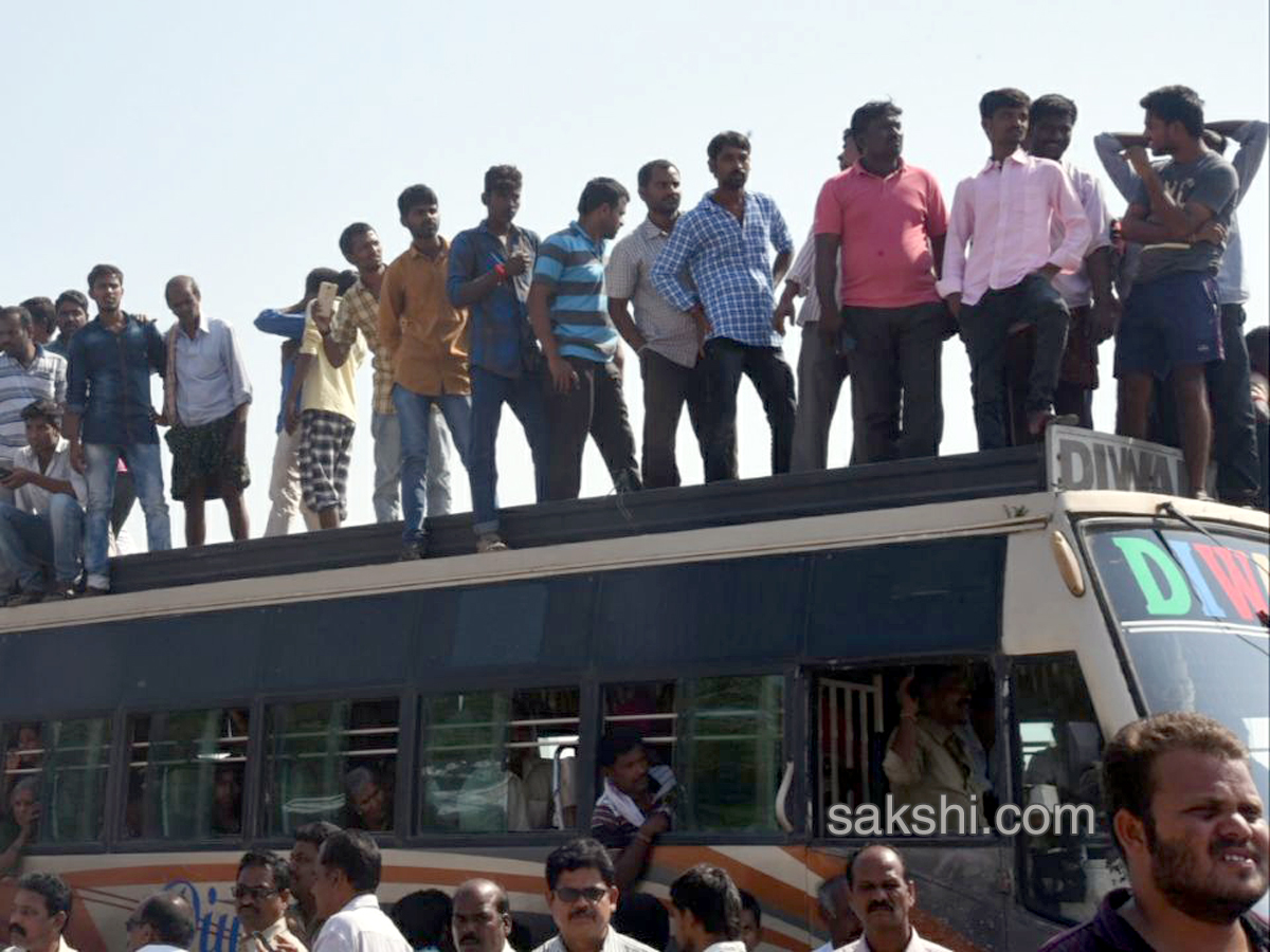 33rd day praja sankalpa yatra completed - Sakshi14